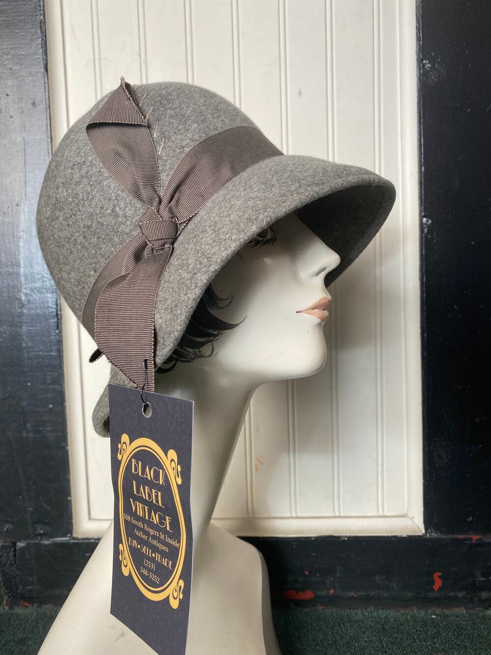 vintage 1960s gray wool cloche style hat, 1920s flapper style, mod fall fashion